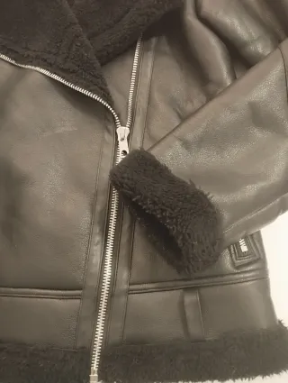 Cazadora efecto piel forrada mujer Pull&Bear