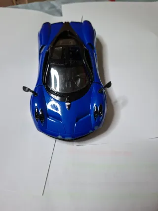 Coche a escala 1/24