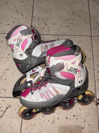 Patines en línea rosas y blancos
