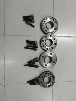 Separadores de Ruedas y Tornillos