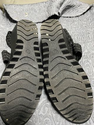 Sandalias negras tejidas