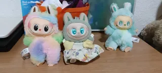 Labubu peluche vestido floral