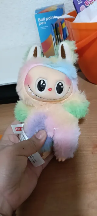 Labubu peluche vestido floral