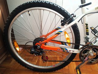 Bicicleta MTB 26" juvenil - Rueda trasera nueva