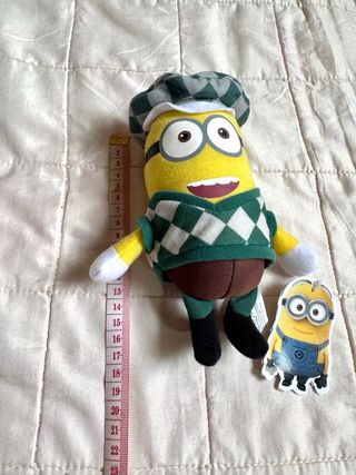 Pupazzo Minion con cappello e maglione