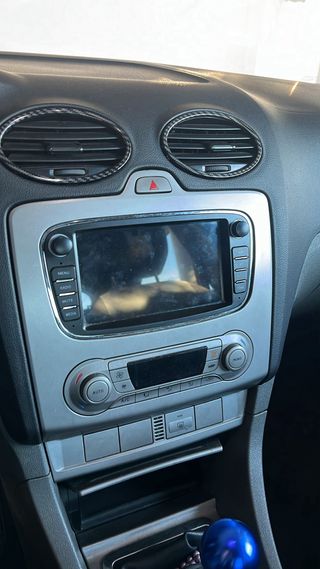 Radio bluetooth con pantalla tactil.