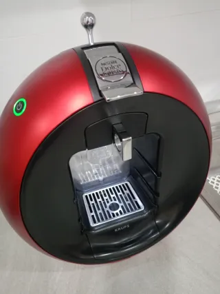 Cafetera Dolce Gusto Roja