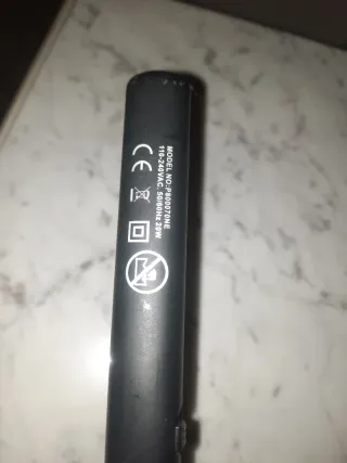 Planchas de pelo pequeñas negras y rojas