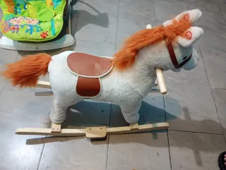 Caballo balancín peluche para niños
