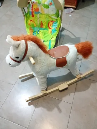Caballo balancín peluche para niños