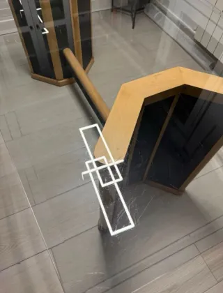 Mesa Comedor de Cristal con Base de Madera