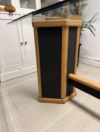 Mesa Comedor de Cristal con Base de Madera