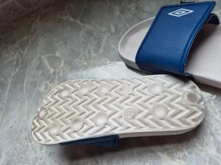 Chanclas Umbro Azul y Blanco