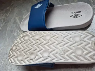 Chanclas Umbro Azul y Blanco