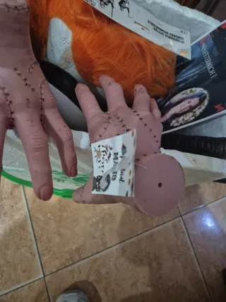 Mano de Miércoles Addams