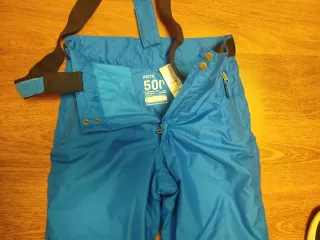 Conjunto de esquí Wedze para niño.