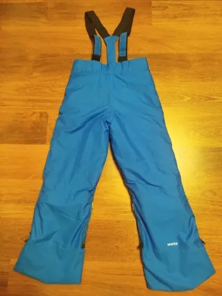 Conjunto de esquí Wedze para niño.