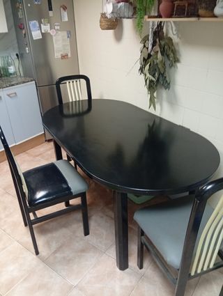 Mesa comedor extensible negra y 3 sillas