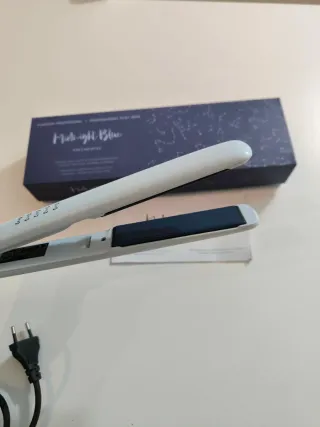 Plancha de pelo profesional azul y blanca
