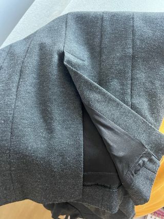 Vestido gris Zara cuello alto y cinturón