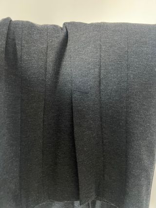 Vestido gris Zara cuello alto y cinturón