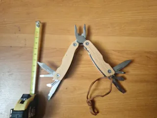 Navaja multiusos de madera