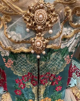 Traje de fallera niña siglo XVIII con manteletas