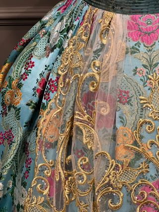 Traje de fallera niña siglo XVIII con manteletas