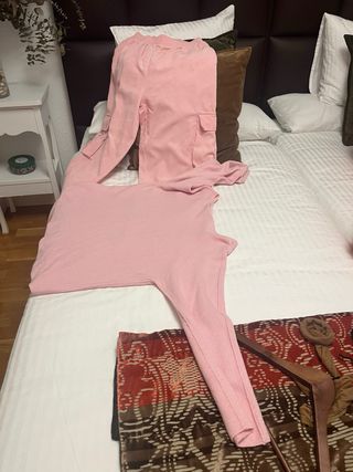 Pantaloni in velluto rosa con tasche
