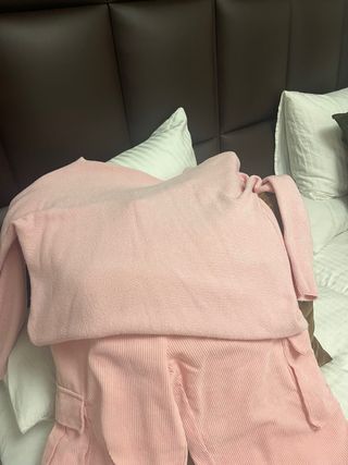 Pantaloni in velluto rosa con tasche