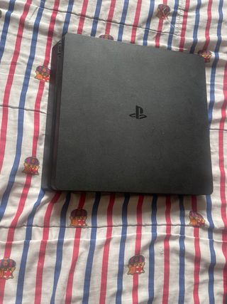 PS4 Slim Negra con Mando