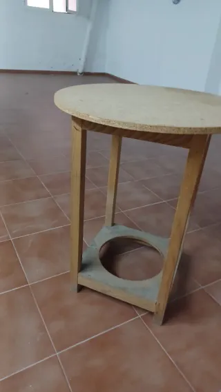 Mesa redonda de madera