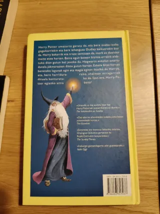 Harry Potter eta sorgin-harria (Basque Edition)