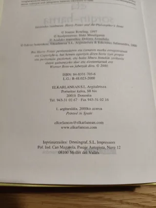 Harry Potter eta sorgin-harria (Basque Edition)