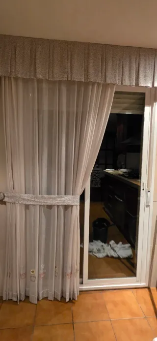 Cortinas de cocina con bordados en relieve