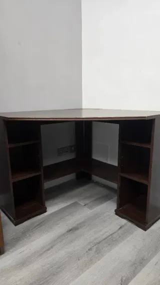 Escritorio esquinero de madera