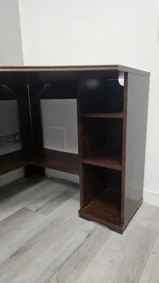 Escritorio esquinero de madera