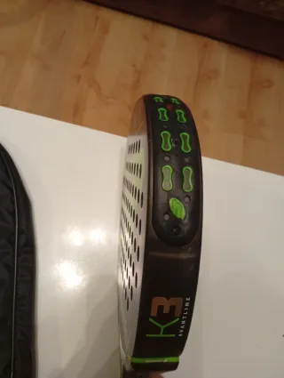 Pala de pádel Bullpadel K3 con funda