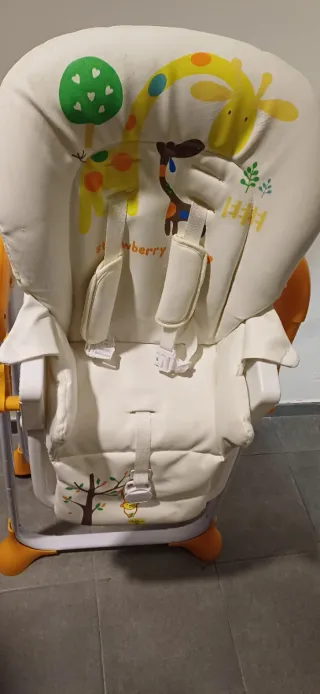 Trona infantil casi nueva