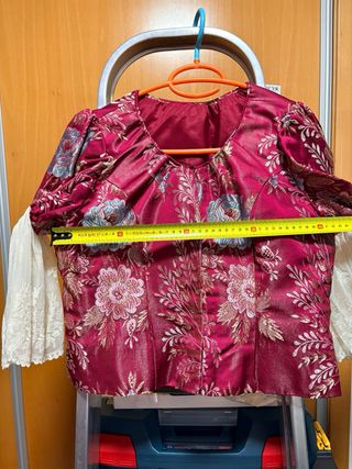 OFERTA SOLO HOY!!!Traje de Fallera fondo rojo