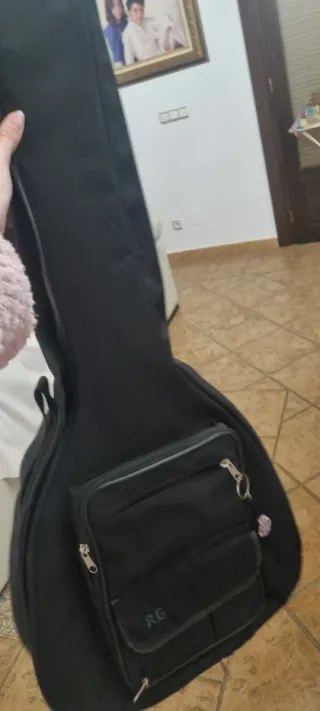 Laúd de 12 cuerdas + colgandero + funda mochila.