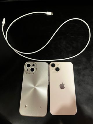 iPhone 13 Rosa y Plateado con Funda