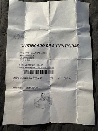 Anillo de oro con diamante