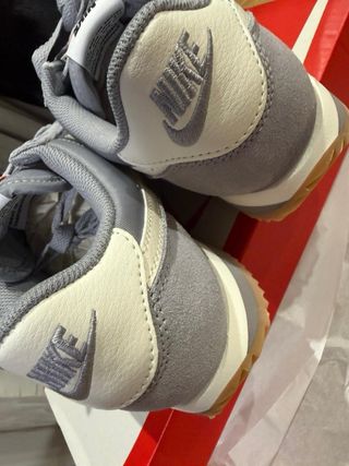 Nike Cortez Retro Gris y Blanco