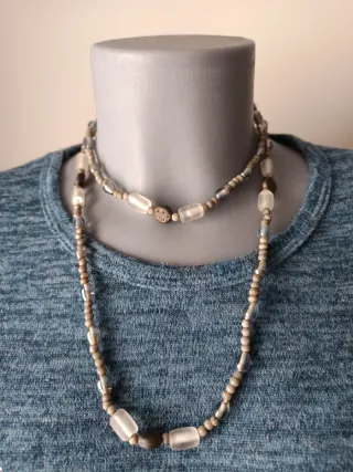 Jersey azul con mariposa de strass.