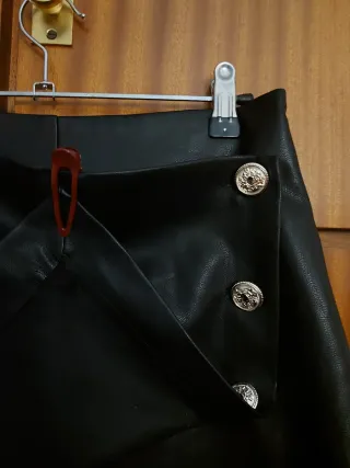 Falda pantalón negra.