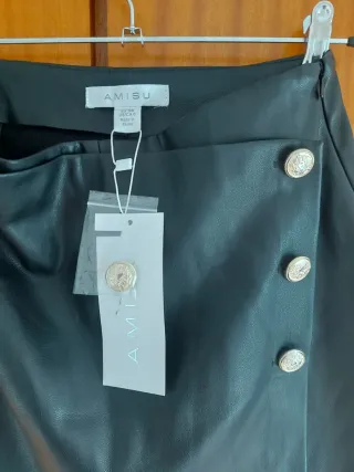 Falda pantalón negra.