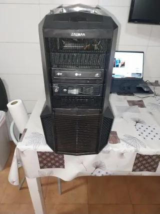 Torre Gaming Zalman i7 7700 24GB RAM GT