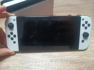 Nintendo Switch OLED Bianca + Accessori