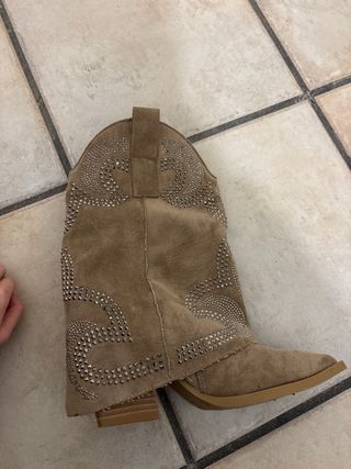 Botas cowboy con tachuelas marrones